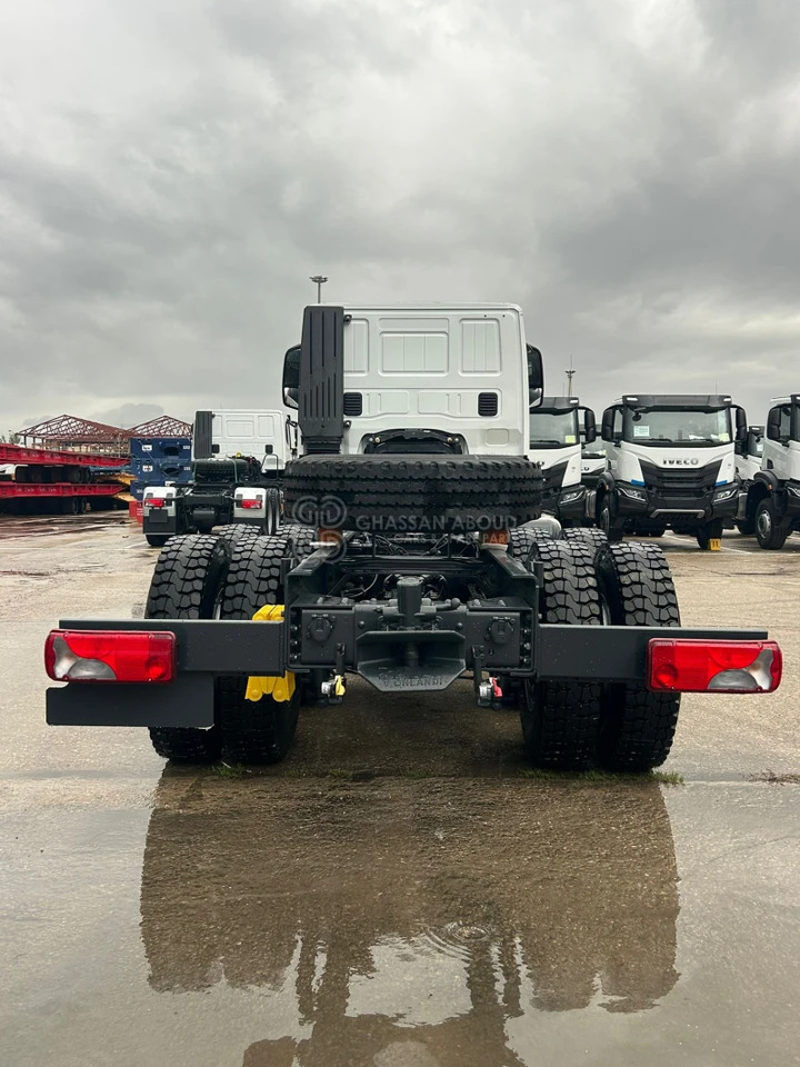 Iveco T-WAY AT380T43H 6x4 R20 Tyres Chassis - Barcelona Stock - Шаси кабина: снимка 4 Iveco T-WAY AT380T43H 6x4 R20 Tyres Chassis - Barcelona Stock - Шаси кабина: снимка 4