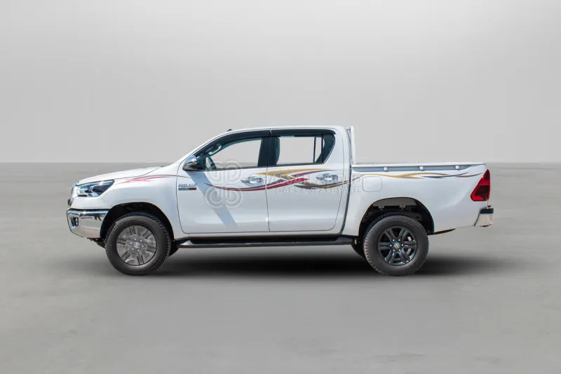 Toyota Hilux  4X4 Double Cabin - Пикап, Бус с двойна кабина: снимка 3 Toyota Hilux  4X4 Double Cabin - Пикап, Бус с двойна кабина: снимка 3