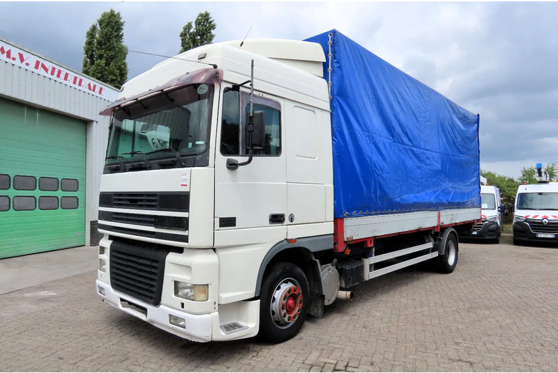 DAF XF 95.430 Manual diesel injection! Manual gearbox! - Камион с брезент: снимка 1 DAF XF 95.430 Manual diesel injection! Manual gearbox! - Камион с брезент: снимка 1