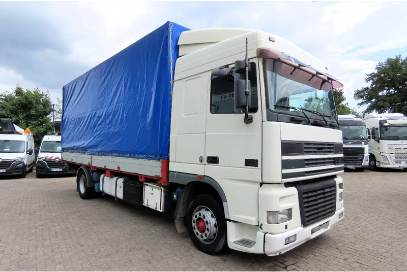 DAF XF 95.430 Manual diesel injection! Manual gearbox! - Камион с брезент: снимка 2 DAF XF 95.430 Manual diesel injection! Manual gearbox! - Камион с брезент: снимка 2