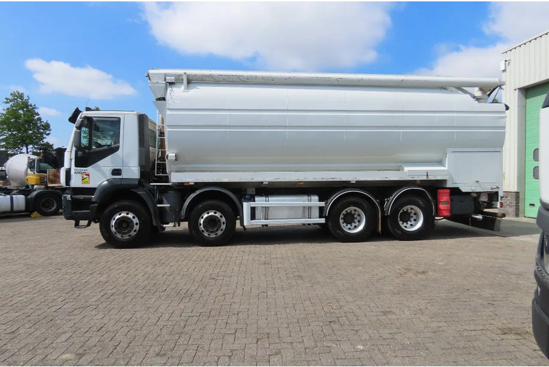 Iveco Eurotrakker 410 8x4. Light damages, 100% all working. 100% drivable - Камион цистерна: снимка 4 Iveco Eurotrakker 410 8x4. Light damages, 100% all working. 100% drivable - Камион цистерна: снимка 4