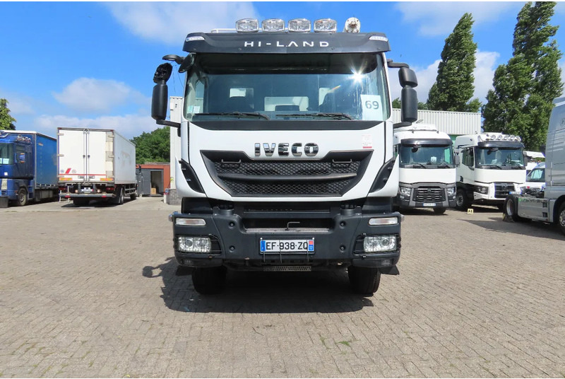 Iveco Eurotrakker 410 8x4. Light damages, 100% all working. 100% drivable - Камион цистерна: снимка 2 Iveco Eurotrakker 410 8x4. Light damages, 100% all working. 100% drivable - Камион цистерна: снимка 2
