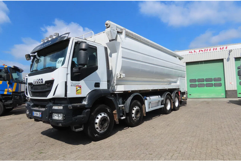 Iveco Eurotrakker 410 8x4. Light damages, 100% all working. 100% drivable - Камион цистерна: снимка 1 Iveco Eurotrakker 410 8x4. Light damages, 100% all working. 100% drivable - Камион цистерна: снимка 1