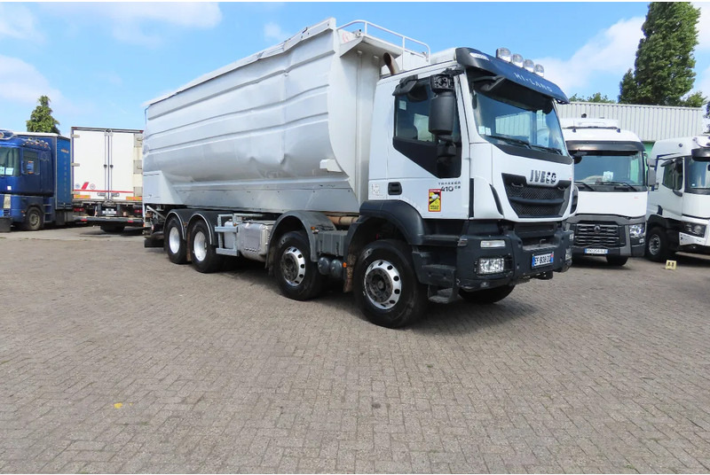Iveco Eurotrakker 410 8x4. Light damages, 100% all working. 100% drivable - Камион цистерна: снимка 3 Iveco Eurotrakker 410 8x4. Light damages, 100% all working. 100% drivable - Камион цистерна: снимка 3