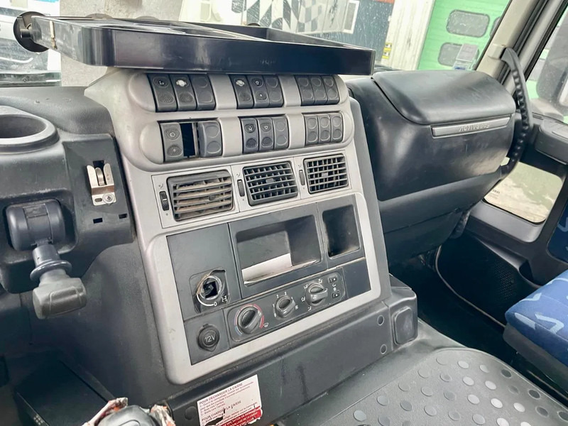 Камион с кран Iveco Stralis 360 6x2 Manual gearbox: снимка 12 Камион с кран Iveco Stralis 360 6x2 Manual gearbox: снимка 12