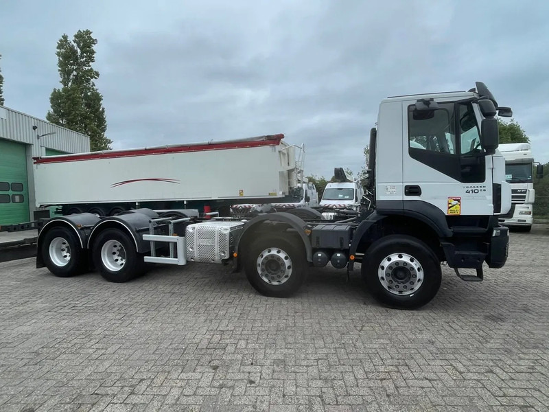Iveco Trakker 410 PTO RETARDER, 8x4 , 442000 km! - Шаси кабина: снимка 4 Iveco Trakker 410 PTO RETARDER, 8x4 , 442000 km! - Шаси кабина: снимка 4