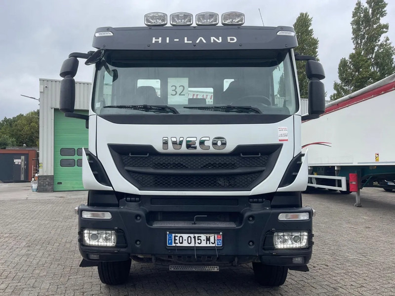 Iveco Trakker 410 PTO RETARDER, 8x4 , 442000 km! - Шаси кабина: снимка 2 Iveco Trakker 410 PTO RETARDER, 8x4 , 442000 km! - Шаси кабина: снимка 2