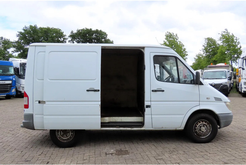 Mercedes-Benz Sprinter 208 3 seats. Very good bus! 100% engine and gearbox! France use - Товарен бус: снимка 3 Mercedes-Benz Sprinter 208 3 seats. Very good bus! 100% engine and gearbox! France use - Товарен бус: снимка 3