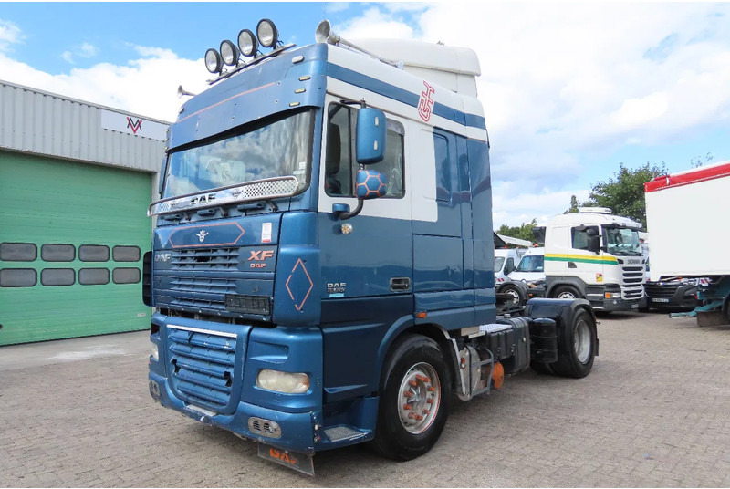 DAF XF 95.530 EURO4. Royal DAF! - Влекач: снимка 1 DAF XF 95.530 EURO4. Royal DAF! - Влекач: снимка 1