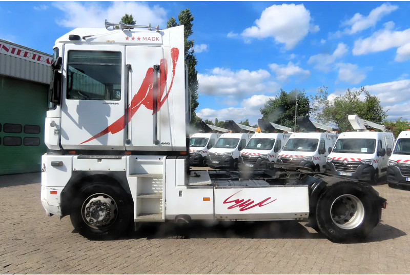 Renault Magnum 440 Mack! Manual gearbox. Royal truck - Влекач: снимка 4 Renault Magnum 440 Mack! Manual gearbox. Royal truck - Влекач: снимка 4