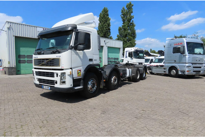Volvo FM 12.380 8x4 FULL SPRING. 100% condition! - Шаси кабина: снимка 2 Volvo FM 12.380 8x4 FULL SPRING. 100% condition! - Шаси кабина: снимка 2