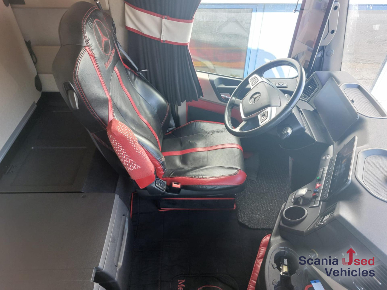 MERCEDES-BENZ ACTROS 1848 LS GigaSpace Niki Lauda Edition - Влекач: снимка 5 MERCEDES-BENZ ACTROS 1848 LS GigaSpace Niki Lauda Edition - Влекач: снимка 5