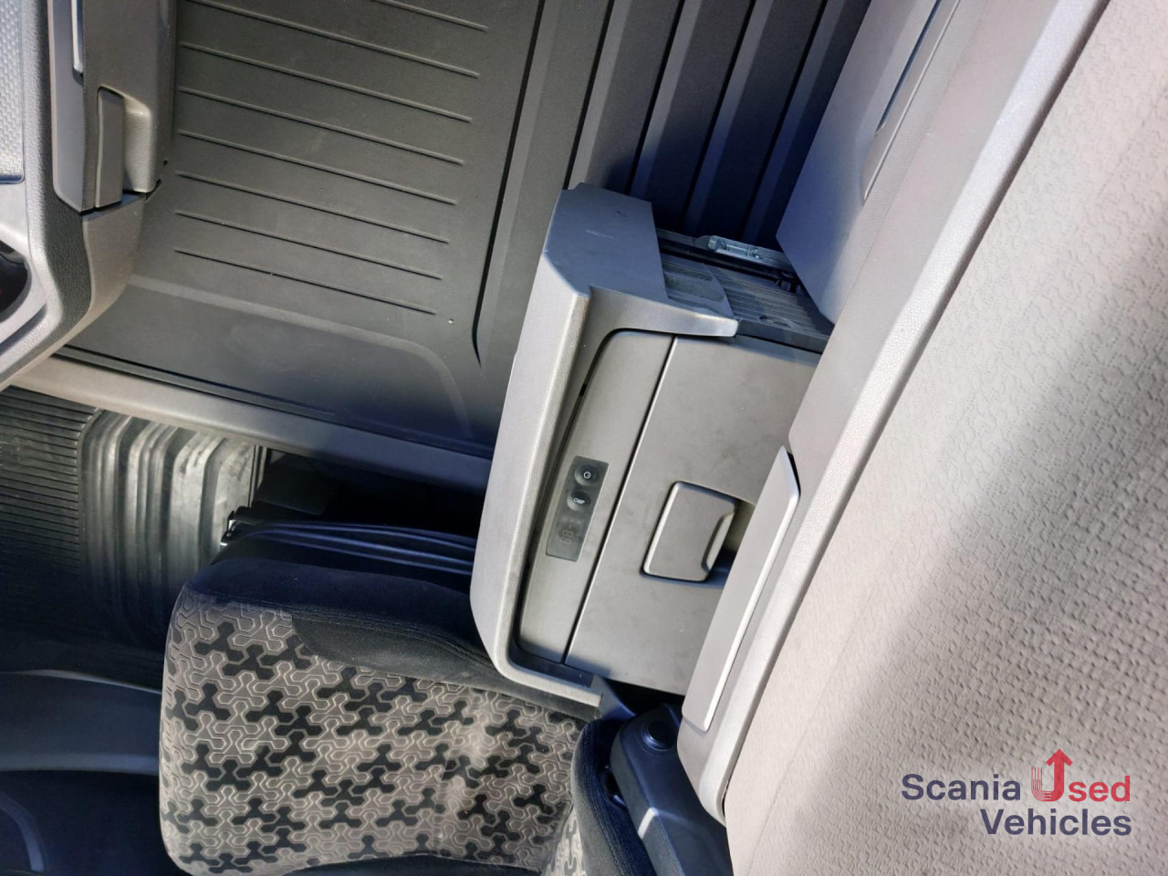 SCANIA R 410 A4x2NA Highline Hydraulik - Влекач: снимка 2 SCANIA R 410 A4x2NA Highline Hydraulik - Влекач: снимка 2