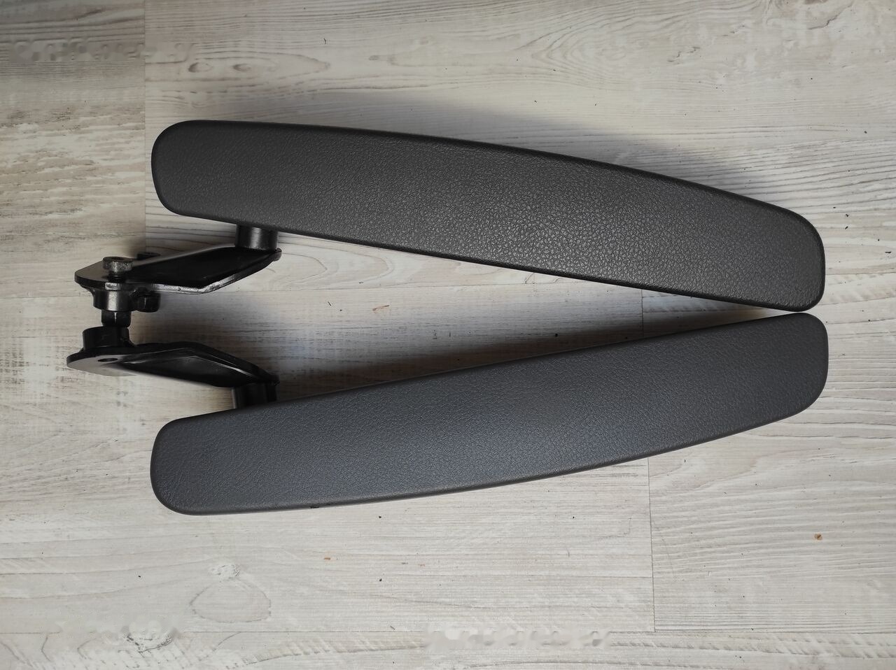 LEFT + RIGHT ARMRESTS Scania truck - Седалка за Камион: снимка 1 LEFT + RIGHT ARMRESTS Scania truck - Седалка за Камион: снимка 1