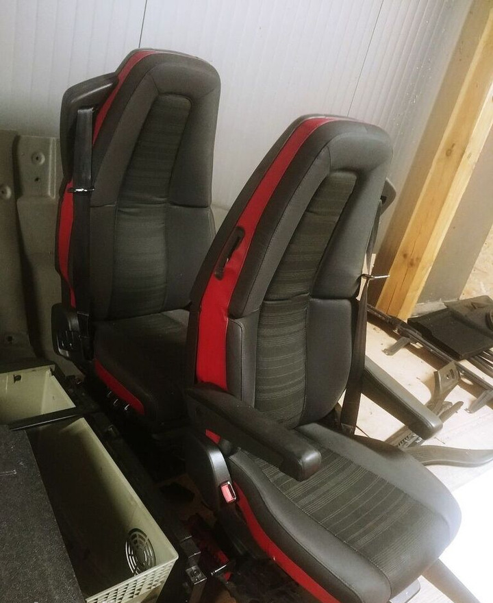 Volvo SET OF 2 PNEUMATIC AIR S, LEFT AND RIGHT, LHD Volvo FH4 - Седалка за Камион: снимка 1 Volvo SET OF 2 PNEUMATIC AIR S, LEFT AND RIGHT, LHD Volvo FH4 - Седалка за Камион: снимка 1