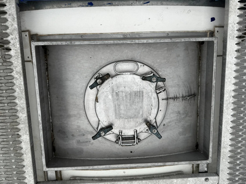 Танк контейнер За превоз на химикати CIMC 20FT ISO, 25.050L / 1-COMP / 3 BAFFELS / T11 / 4 manholes / ADR valid until 04/2027: снимка 13