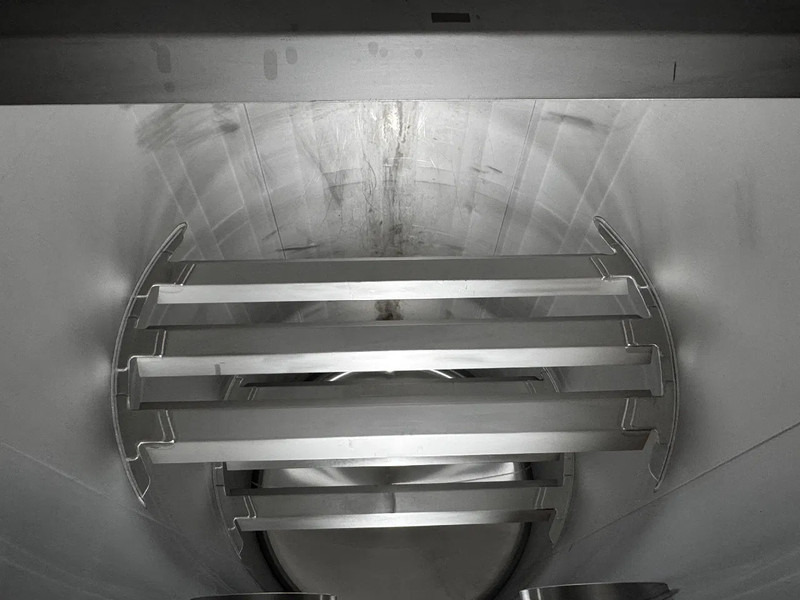 Танк контейнер За превоз на химикати CIMC 20FT ISO, 25.050L / 1-COMP / 3 BAFFELS / T11 / 4 manholes / ADR valid until 04/2027: снимка 17