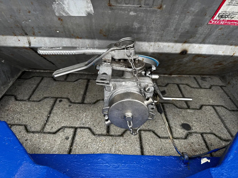 Танк контейнер За превоз на химикати CIMC 20FT ISO, 25.050L / 1-COMP / 3 BAFFELS / T11 / 4 manholes / ADR valid until 04/2027: снимка 9