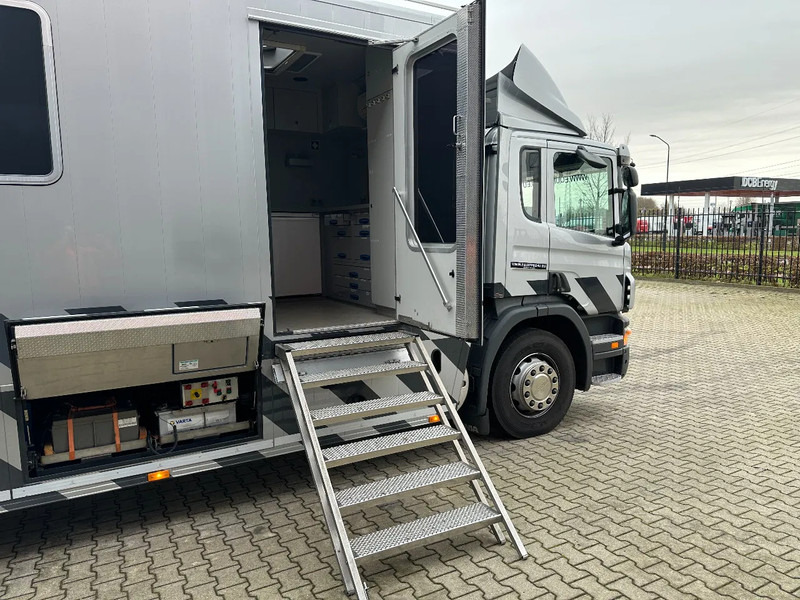 Scania P230 TOP: multifunct. ruimte met airco (camper?), 22kVA generator, hydr. steunpoten, beloopbaar dak, keuken, APK 10-2026 - Камион: снимка 4 Scania P230 TOP: multifunct. ruimte met airco (camper?), 22kVA generator, hydr. steunpoten, beloopbaar dak, keuken, APK 10-2026 - Камион: снимка 4