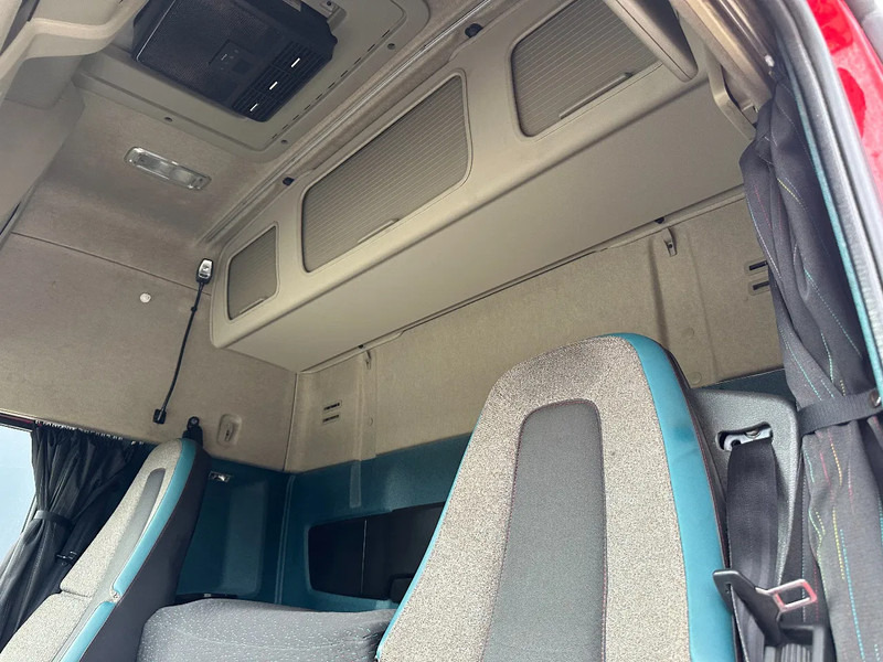 Влекач Volvo FM 460 Globetrotter, Night-Airco, ADR (FL, AT), EURO-6, ALCOA, VEB, 4x available: снимка 14 Влекач Volvo FM 460 Globetrotter, Night-Airco, ADR (FL, AT), EURO-6, ALCOA, VEB, 4x available: снимка 14