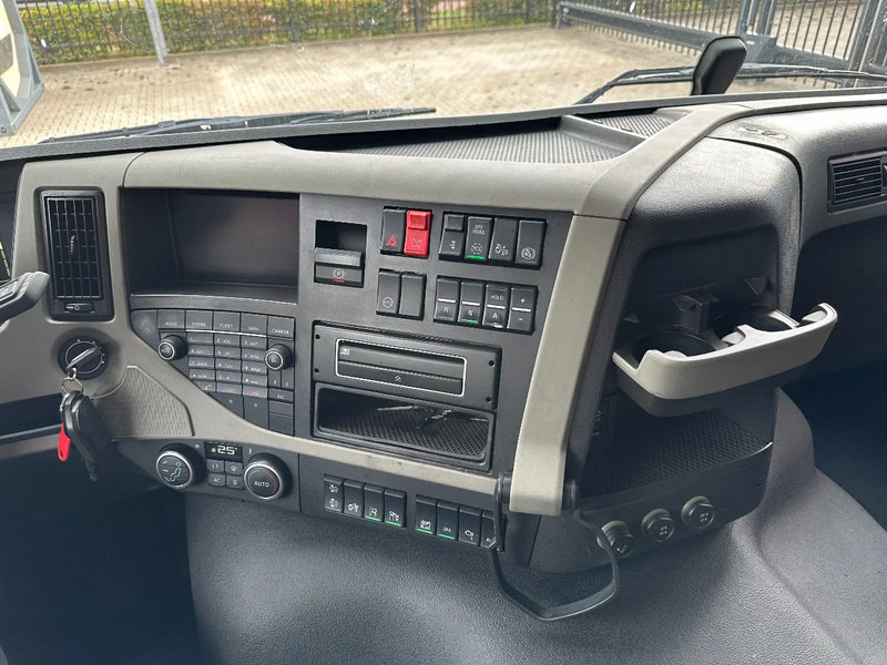 Влекач Volvo FM 460 Globetrotter, Night-Airco, ADR (FL, AT), EURO-6, ALCOA, VEB, 4x available: снимка 20 Влекач Volvo FM 460 Globetrotter, Night-Airco, ADR (FL, AT), EURO-6, ALCOA, VEB, 4x available: снимка 20