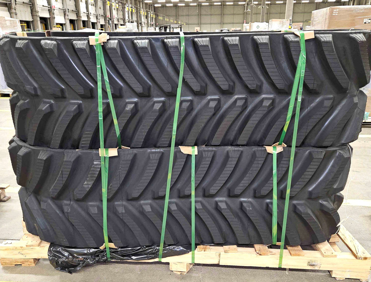 Rubber track for CNH and NH Combine 24" and 28.5" - Гумени/ Метални вериги за Зърнокомбайн: снимка 4 Rubber track for CNH and NH Combine 24" and 28.5" - Гумени/ Метални вериги за Зърнокомбайн: снимка 4
