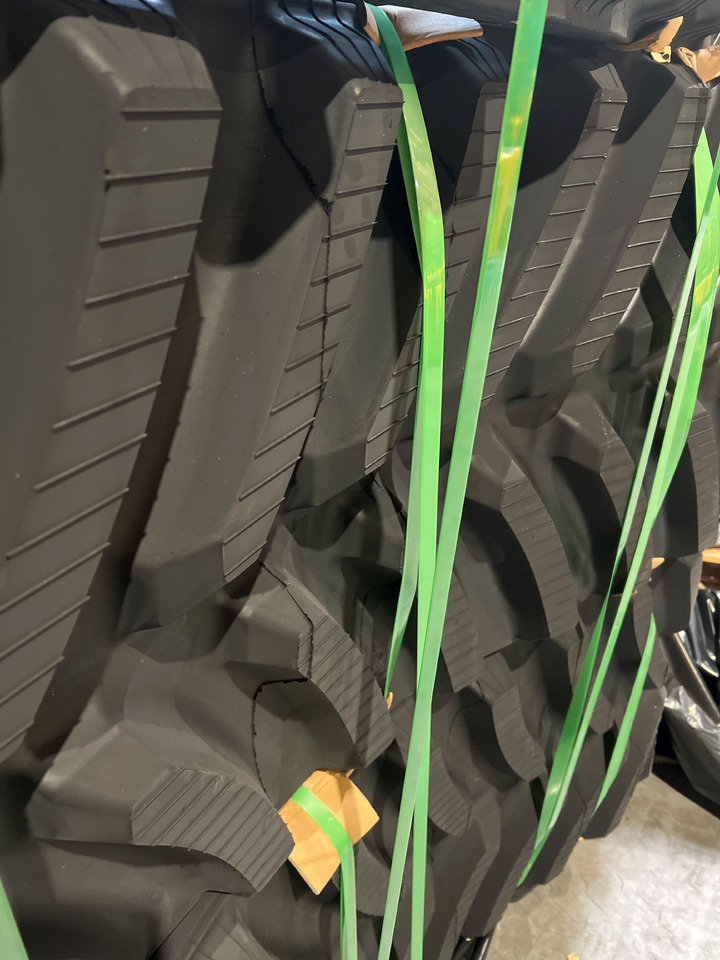 Rubber track for Challenger 65-75-85-95 - Гумени/ Метални вериги за Верижен трактор: снимка 4 Rubber track for Challenger 65-75-85-95 - Гумени/ Метални вериги за Верижен трактор: снимка 4