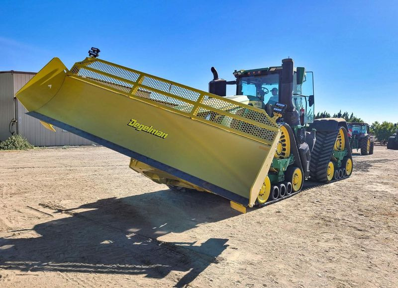 Degelman Dozer Blade 7900 zum John Deere 9RX 710, 9RX 770, 9RX 830 - Гребло: снимка 1 Degelman Dozer Blade 7900 zum John Deere 9RX 710, 9RX 770, 9RX 830 - Гребло: снимка 1