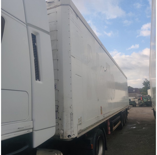 Schmitz Cargobull SKI 24 - Затворена каросерия полуремарке: снимка 4 Schmitz Cargobull SKI 24 - Затворена каросерия полуремарке: снимка 4