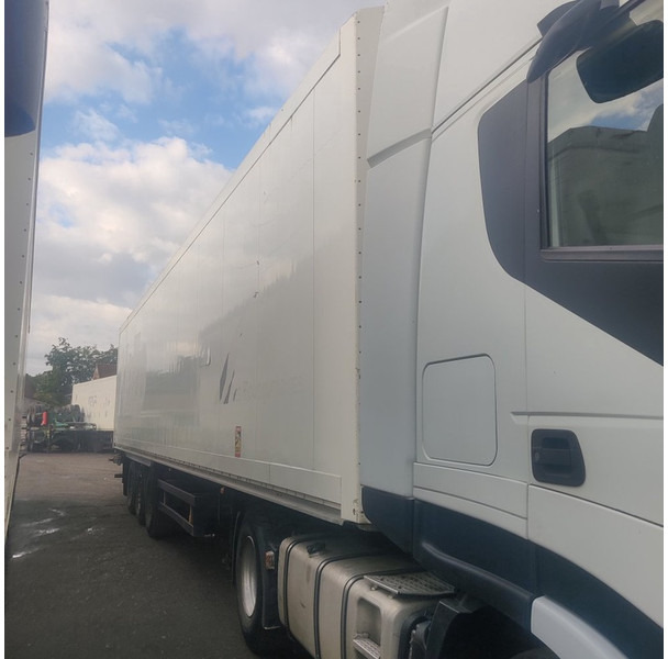 Schmitz Cargobull SKI 24 - Затворена каросерия полуремарке: снимка 4 Schmitz Cargobull SKI 24 - Затворена каросерия полуремарке: снимка 4