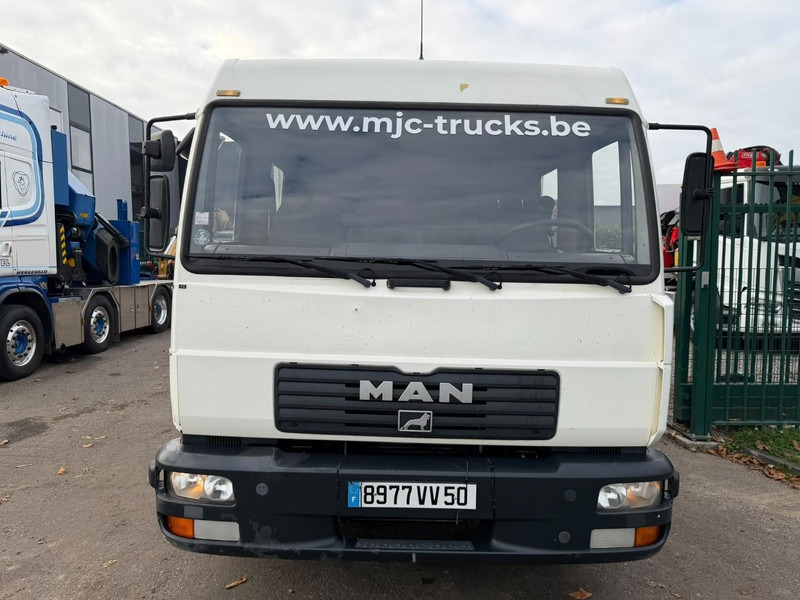 MAN 10.225 LC CLOSED BOX / KOFFER - DOKA - MANUAL GEARBOX - *344.000km* - STEEL SPRING / BLATT / LAMES - BE TRUCK - Камион фургон: снимка 2 MAN 10.225 LC CLOSED BOX / KOFFER - DOKA - MANUAL GEARBOX - *344.000km* - STEEL SPRING / BLATT / LAMES - BE TRUCK - Камион фургон: снимка 2