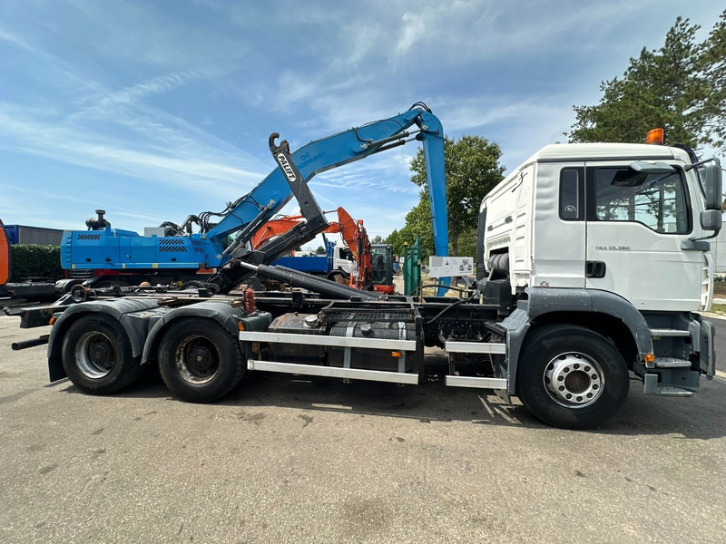 MAN TGA 33.360 6x4 HOOKLIFT - MANUAL ZF - BIG AXLES HUB REDUCTION / STEEL SPRING - BE TRUCK - Мултилифт с кука камион: снимка 4 MAN TGA 33.360 6x4 HOOKLIFT - MANUAL ZF - BIG AXLES HUB REDUCTION / STEEL SPRING - BE TRUCK - Мултилифт с кука камион: снимка 4