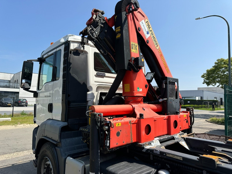 Мултилифт с кука камион, Камион с кран MAN TGS 35.400 8x4 TRIDEM HOOKLIFT T22 + CRANE PALFINGER PK 18001 EH + RADIO - EURO 5 - LIFT/STEERING AXLE - BE TRUCK: снимка 16