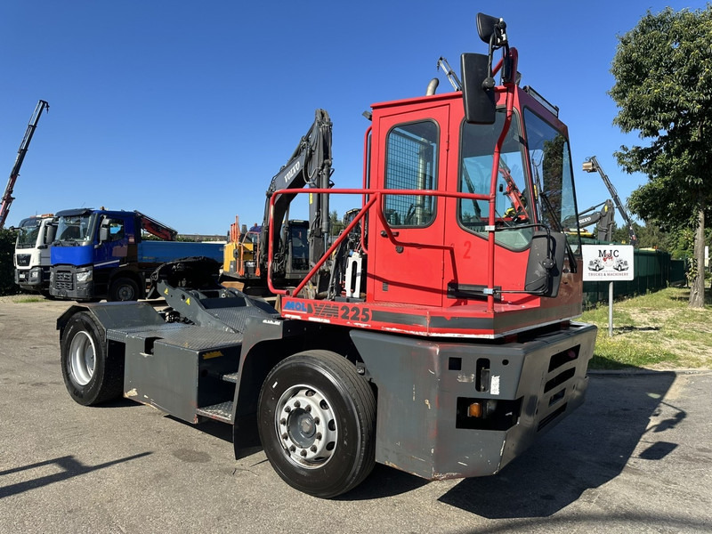 Терминален влекач MOL YM 225 4x2 TERMINAL TRACTOR / TERMINAL TREKKER - HUB REDUCTION AXLE / AP ACHSE - VOLVO EURO 5 - AIR SUSP -  NATO: снимка 1