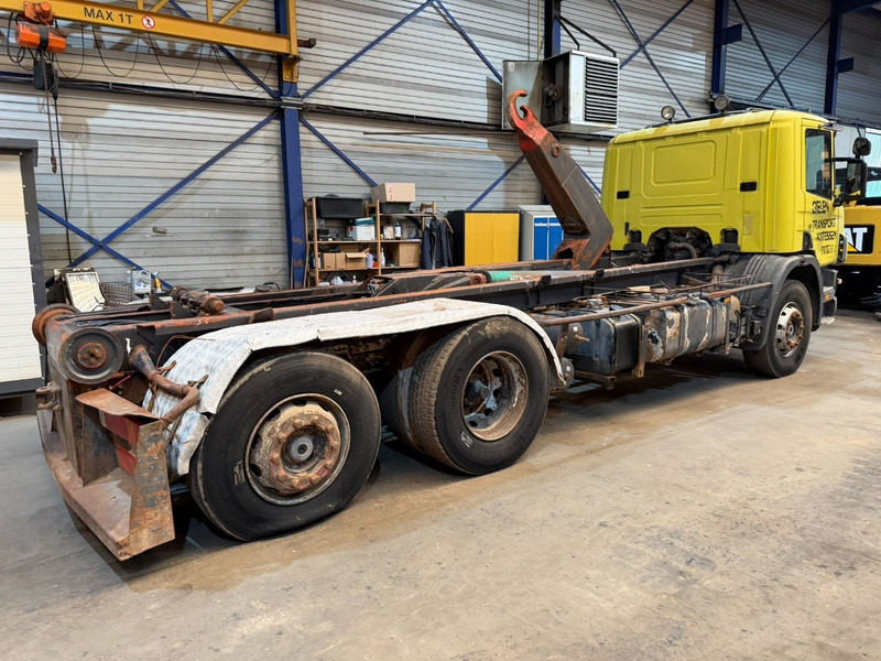 Scania 94G-260 6x2 HOOKLIFT - MANUAL - BE TRUCK - Мултилифт с кука камион: снимка 4 Scania 94G-260 6x2 HOOKLIFT - MANUAL - BE TRUCK - Мултилифт с кука камион: снимка 4