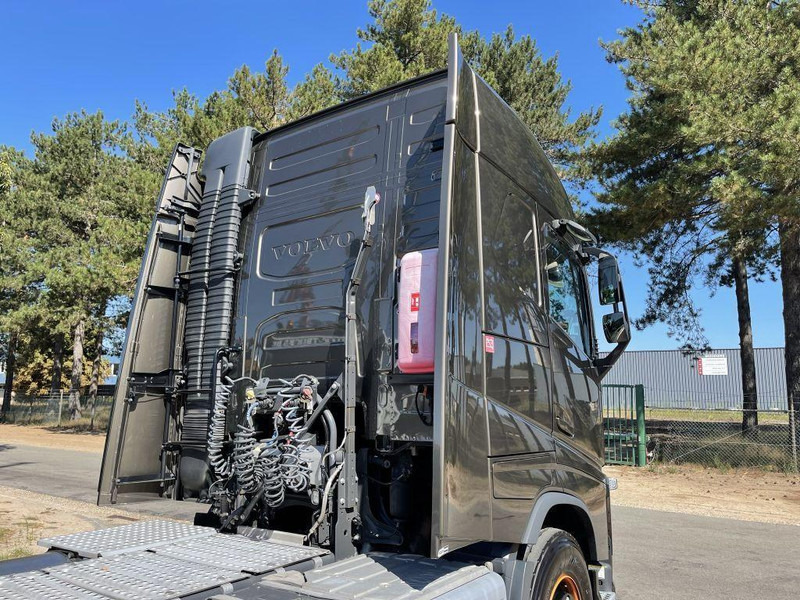 Volvo FH 460 ADR ACC + Dynamic Steering - I-park Cool - Lane Keeping Support - collision warning - leather - ... BE Truck - Влекач: снимка 4 Volvo FH 460 ADR ACC + Dynamic Steering - I-park Cool - Lane Keeping Support - collision warning - leather - ... BE Truck - Влекач: снимка 4