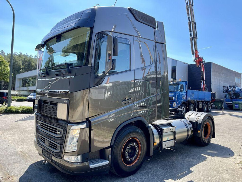 Volvo FH 460 LNG GAS ADR - ACC - Dynamic Steering - I-park Cool - Lane Keeping Support - collision warning - leather - ... BE Truck - Влекач: снимка 3 Volvo FH 460 LNG GAS ADR - ACC - Dynamic Steering - I-park Cool - Lane Keeping Support - collision warning - leather - ... BE Truck - Влекач: снимка 3