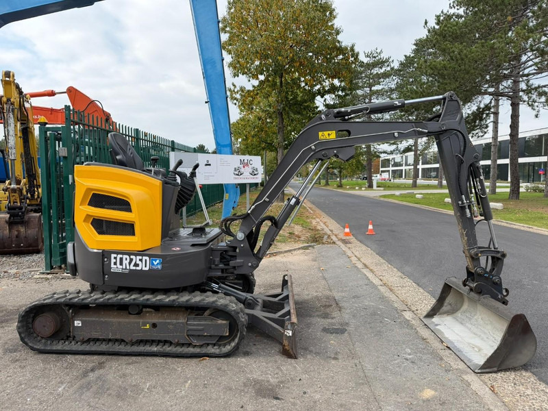 Volvo ECR25D 1159 UREN - SLOOP + SORTEERFUNCTIE - EXTRA HYDR. LEIDINGEN - HYDR SNELWISSEL - CE - BE MACHINE - Мини багер: снимка 3 Volvo ECR25D 1159 UREN - SLOOP + SORTEERFUNCTIE - EXTRA HYDR. LEIDINGEN - HYDR SNELWISSEL - CE - BE MACHINE - Мини багер: снимка 3