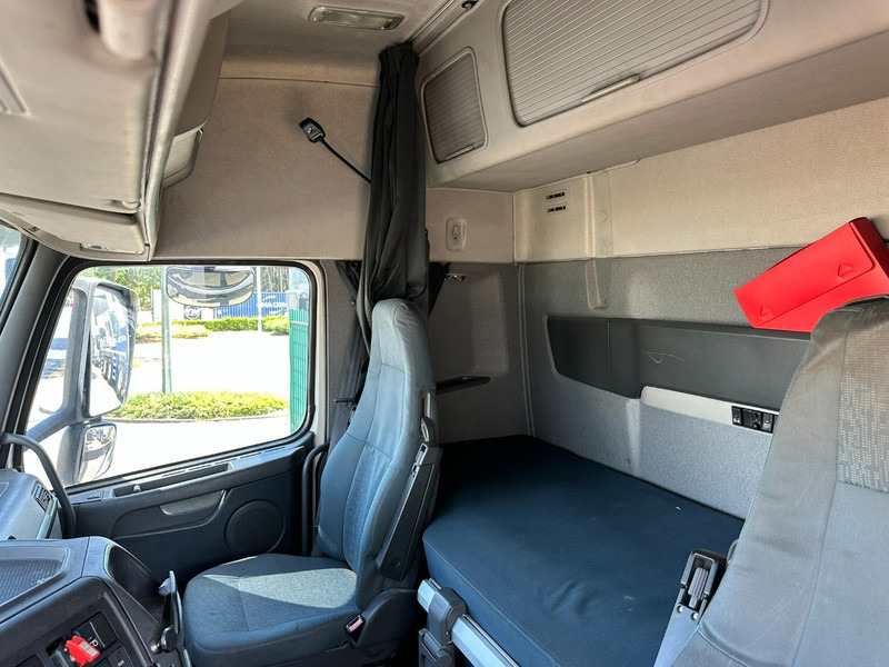 Бордови камион, Камион с кран Volvo FH 500 6X2 PRITSCHE + KRAN PALFINGER PK50002 E 5x - RETARDER - PLATFORM 6m20 - TWISTLOCKS 20' - 561.000km - EURO 5: снимка 16