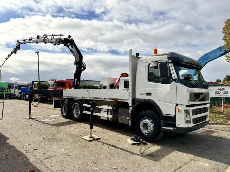 Volvo FM 300 6x4 + (25.8m!) PRITSCHE + KRAN HIAB 245 E-5 + JIB 65 X-3 + 2 ME - *228.000km* - MANUAL - A/C - EURO 3 - BELGIAN TRUCK - Бордови камион, Камион с кран: снимка 2 Volvo FM 300 6x4 + (25.8m!) PRITSCHE + KRAN HIAB 245 E-5 + JIB 65 X-3 + 2 ME - *228.000km* - MANUAL - A/C - EURO 3 - BELGIAN TRUCK - Бордови камион, Камион с кран: снимка 2