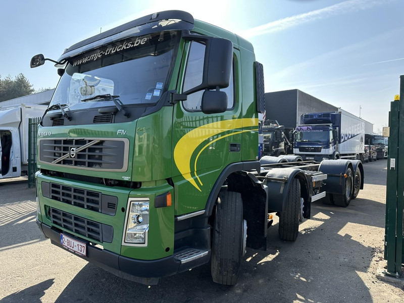 Volvo FM 340 8x2 CHASSIS (7m35) - LIFT+STEERING AXLE - MANUAL GEARBOX - EURO 3 - TÜV 05/2025 - BE TRUCK - Шаси кабина: снимка 4 Volvo FM 340 8x2 CHASSIS (7m35) - LIFT+STEERING AXLE - MANUAL GEARBOX - EURO 3 - TÜV 05/2025 - BE TRUCK - Шаси кабина: снимка 4