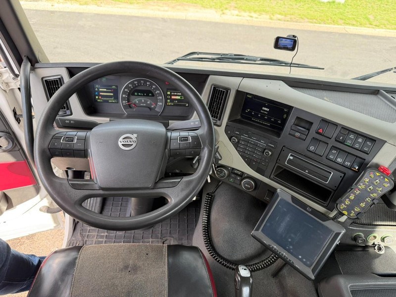 Мултилифт с кука камион, Камион с кран Volvo FM 420 8x2 HOOKLIFT + CRANE PALFINGER PK19.001 SLD B - *294.000km* - EURO 6 - LIFT + STEERING AXLE - I SHIFT - BE TRUCK: снимка 19 Мултилифт с кука камион, Камион с кран Volvo FM 420 8x2 HOOKLIFT + CRANE PALFINGER PK19.001 SLD B - *294.000km* - EURO 6 - LIFT + STEERING AXLE - I SHIFT - BE TRUCK: снимка 19