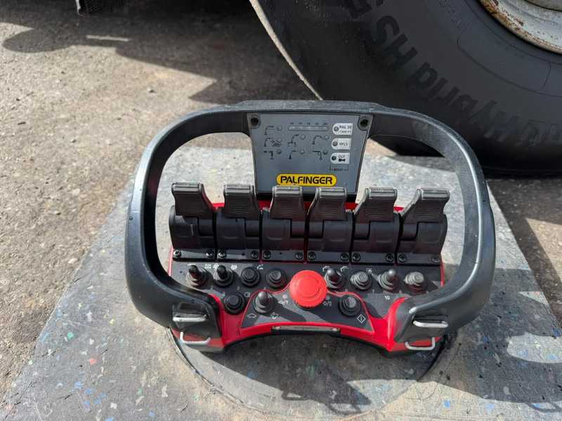 Мултилифт с кука камион, Камион с кран Volvo FM 420 8x2 HOOKLIFT + CRANE PALFINGER PK19.001 SLD B - *294.000km* - EURO 6 - LIFT + STEERING AXLE - I SHIFT - BE TRUCK: снимка 14 Мултилифт с кука камион, Камион с кран Volvo FM 420 8x2 HOOKLIFT + CRANE PALFINGER PK19.001 SLD B - *294.000km* - EURO 6 - LIFT + STEERING AXLE - I SHIFT - BE TRUCK: снимка 14