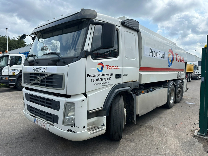 Volvo FM 450 6x2 19.000L - 5 COMP. FUEL TANKER / CITERNE - LIFT + STEERING AXLE - EURO 5 - - Камион цистерна: снимка 3 Volvo FM 450 6x2 19.000L - 5 COMP. FUEL TANKER / CITERNE - LIFT + STEERING AXLE - EURO 5 - - Камион цистерна: снимка 3
