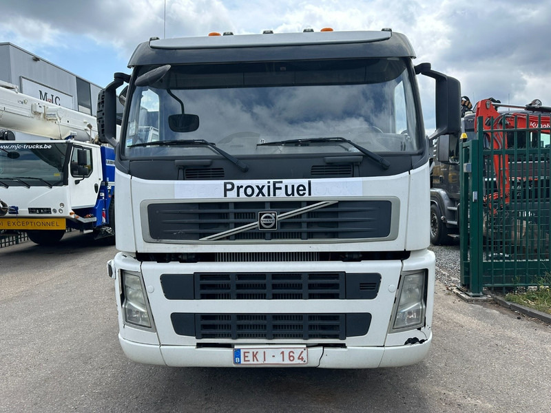 Volvo FM 450 6x2 19.000L - 5 COMP. FUEL TANKER / CITERNE - LIFT + STEERING AXLE - EURO 5 - - Камион цистерна: снимка 2 Volvo FM 450 6x2 19.000L - 5 COMP. FUEL TANKER / CITERNE - LIFT + STEERING AXLE - EURO 5 - - Камион цистерна: снимка 2