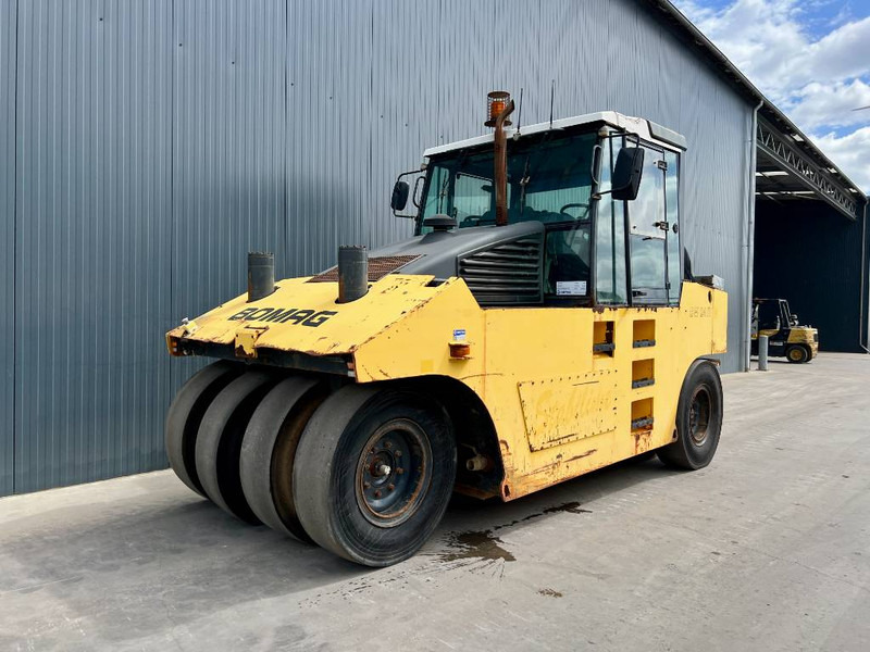 Bomag BW24R - Пневматичен валяк: снимка 1 Bomag BW24R - Пневматичен валяк: снимка 1