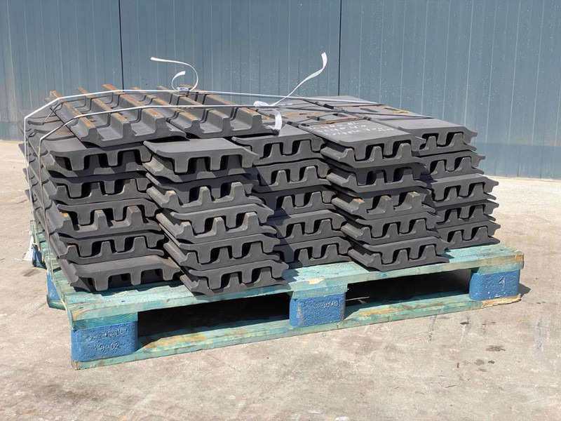 Case CX330 / CX350 Shoes/Pads - Рама/ Шаси за Строителна техника: снимка 3 Case CX330 / CX350 Shoes/Pads - Рама/ Шаси за Строителна техника: снимка 3