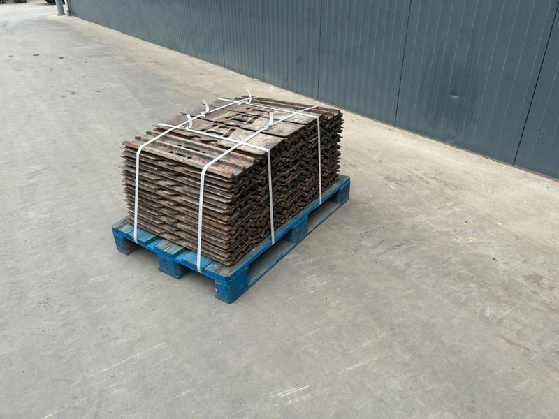 Cat 320D / 320E / 323D / 323E 700mm shoes - 30% - Рама/ Шаси за Строителна техника: снимка 1 Cat 320D / 320E / 323D / 323E 700mm shoes - 30% - Рама/ Шаси за Строителна техника: снимка 1