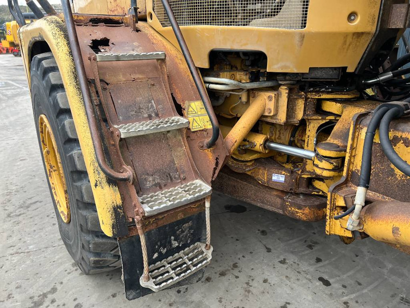 Съчленен самосвал Cat 730: снимка 9