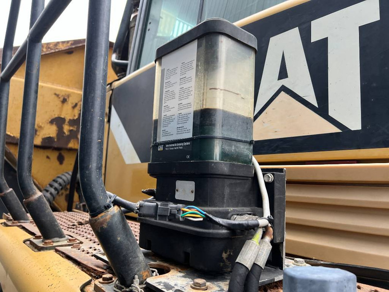 Съчленен самосвал Cat 730: снимка 18